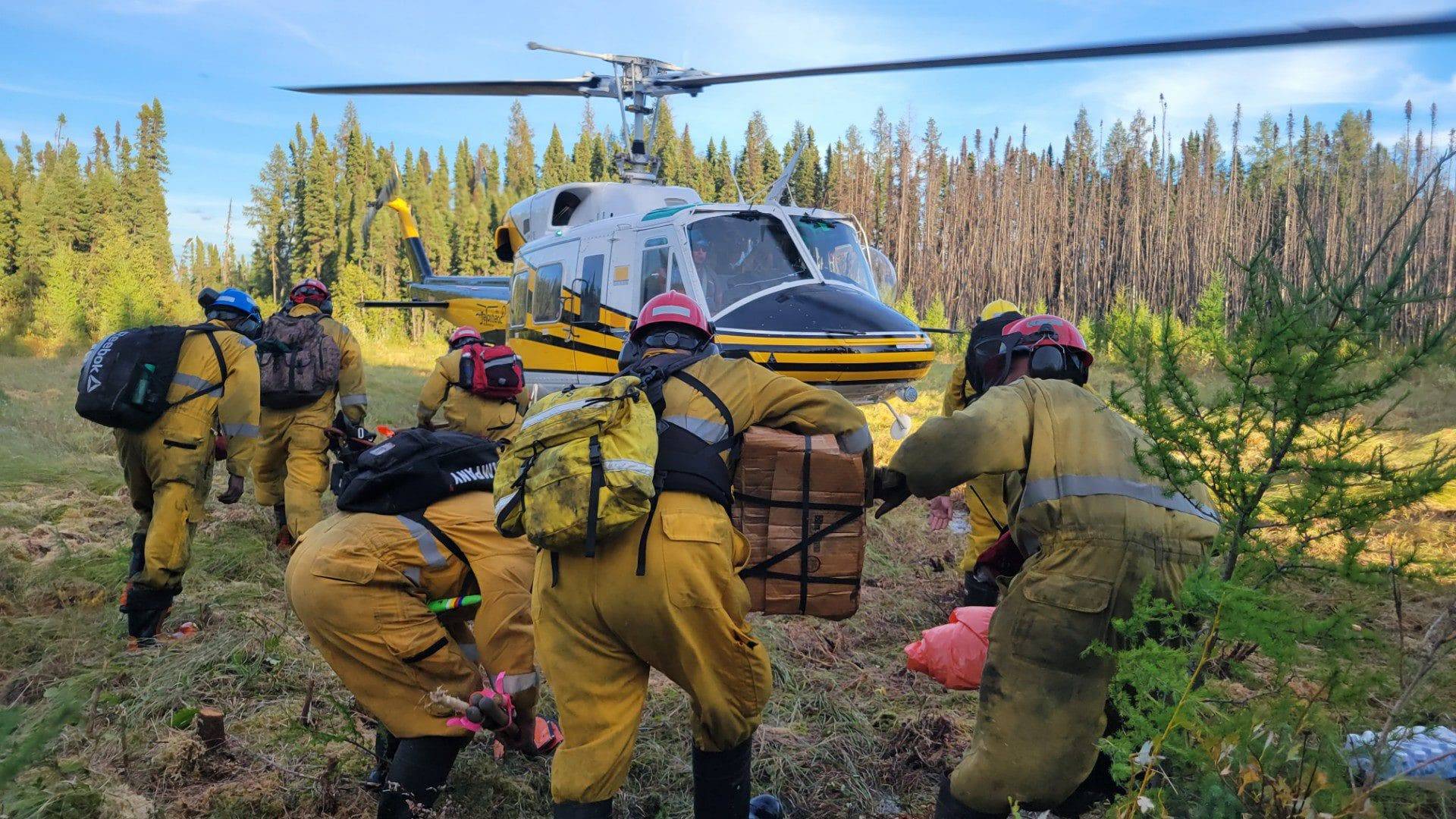 Bell 212 helicopter moving wildfire crews